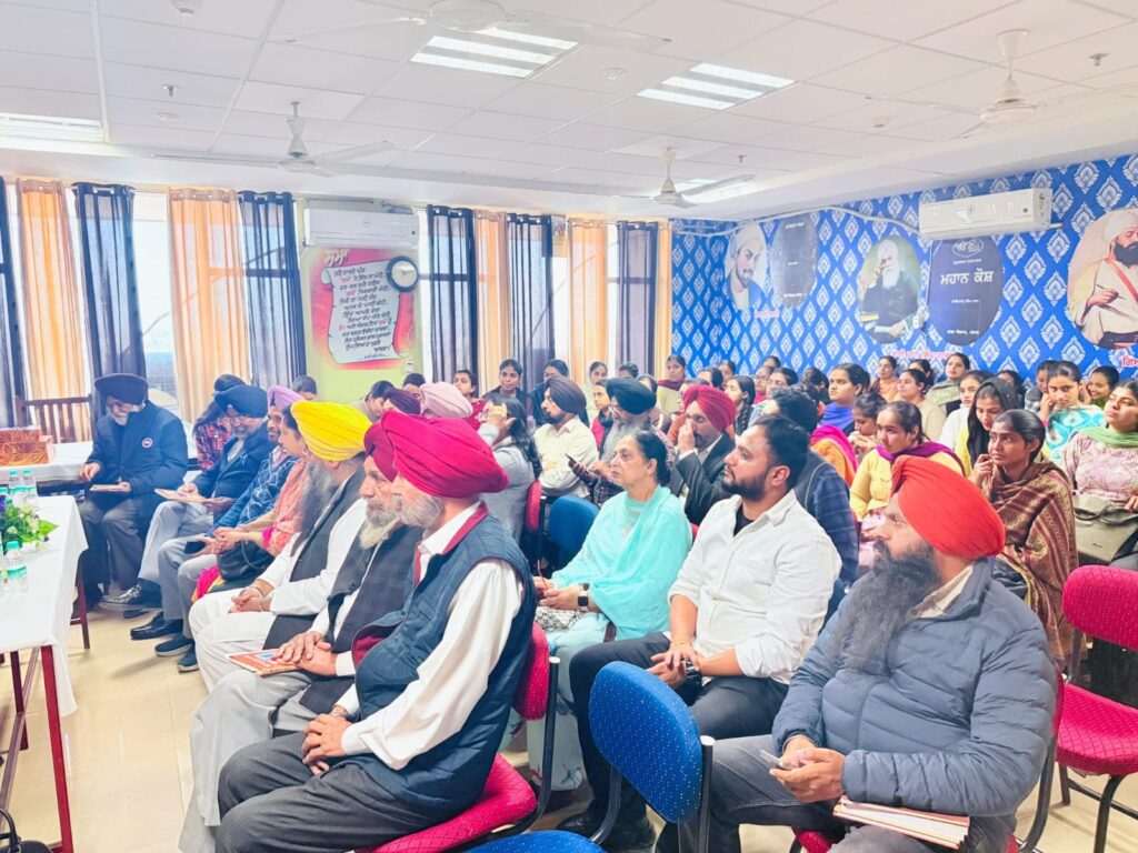 ਦਫ਼ਤਰ ਜ਼ਿਲ੍ਹਾ ਭਾਸ਼ਾ ਅਫ਼ਸਰ, ਐੱਸ.ਏ.ਐੱਸ.ਨਗਰ ਵੱਲੋਂ "ਵੱਡੇ ਤੜਕੇ ਦਾ ਸੁਪਨਾ" ਪੁਸਤਕ ’ਤੇ ਵਿਚਾਰ ਚਰਚਾ ਆਯੋਜਿਤ