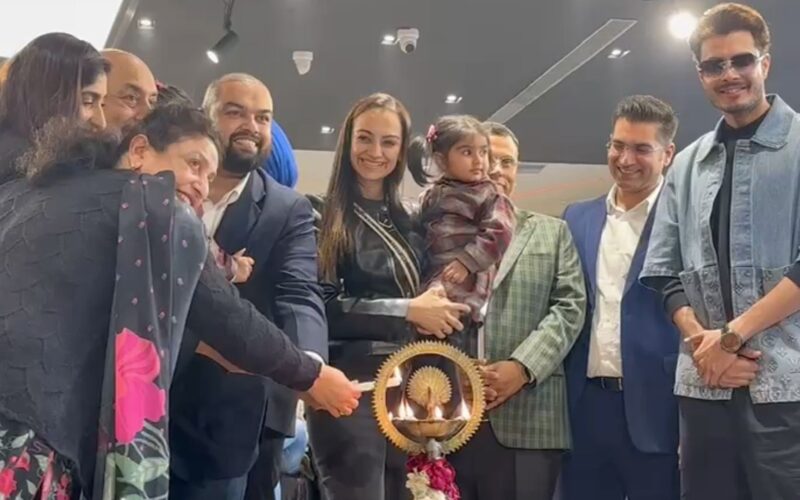 ਪੰਜਾਬੀ ਗਾਇਕ ਗੁਰਨਜ਼ਰ ਹਰਬੀਰ ਆਟੋਮੋਬਾਈਲ ਵਿਖੇ ਮਹਿੰਦਰਾ ਇਲੈਕਟ੍ਰਿਕ ਓਰੀਜਨ SUV ਦੀ ਝਲਕ ਦਿਖਾਉਂਦਾ ਹੈ; ਬੁਕਿੰਗ 14 ਫਰਵਰੀ 2025 ਤੋਂ ਹੋਵੇਗੀ ਸ਼ੁਰੂ