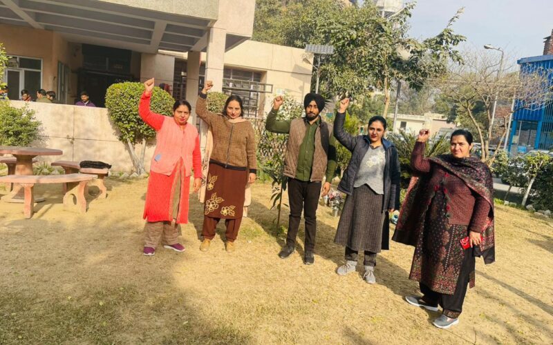 ਪੰਜਾਬ ਏਡਜ਼ ਕੰਟਰੋਲ ਕਰਮਚਾਰੀ ਵੈੱਲਫੇਅਰ ਐਸੋਸੀਏਸ਼ਨ ਵੱਲੋਂ ਸਿਹਤ ਮੰਤਰੀ ਦੀ ਰਿਹਾਇਸ਼ ਅੱਗੇ ਰੋਸ ਪ੍ਰਦਰਸ਼ਨ!