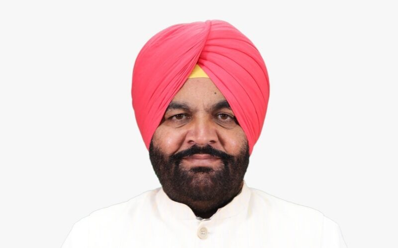 ਆਪ ਅਤੇ ਭਾਜਪਾ ਦੇ ਰਾਜ ਵਿੱਚ ਕਿਸਾਨ ਦੋਹਰੀ ਮਾਰ ਦਾ ਸਾਹਮਣਾ ਕਰ ਰਹੇ ਹਨ – ਔਜਲਾ