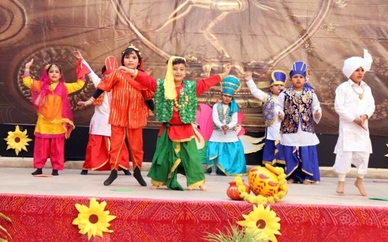 ਦਿੱਲੀ ਵਰਲਡ ਪਬਲਿਕ ਸਕੂਲ, ਜ਼ੀਰਕਪੁਰ ‘ਚ ਭਾਰਤੀ ਸਭਿਆਚਾਰ ਦੀ ਵਿਸ਼ਾਲ ਝਲਕ, ਛੋਟੇ ਛੋਟੇ ਬੱਚਿਆਂ ਨੇ ਬਿਹਤਰੀਨ ਪ੍ਰਤਿਭਾ ਦਾ ਕੀਤਾ ਪ੍ਰਦਰਸ਼ਨ