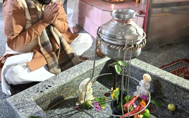 ਹਰਿਆਣਾ ਦੇ ਮੁੱਖ ਮੰਤਰੀ ਨਾਇਬ ਸਿੰਘ ਸੈਣੀ ਨੇ ਮਹਾਸ਼ਿਵਰਾਤਰੀ 'ਤੇ ਭਗਵਾਨ ਸ਼ਿਵ ਦਾ ਕੀਤਾ ਜਲਭਿਸ਼ੇਕ