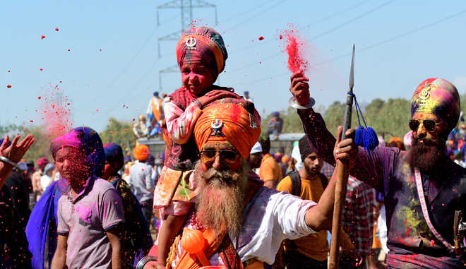 ਹੋਲਾ ਮਹੱਲਾ: ਗੁਰੂ ਗੋਬਿੰਦ ਸਿੰਘ ਜੀ ਵਲੋਂ ਸ਼ੁਰੂ ਕੀਤਾ ਯੋਧਿਆਂ ਦਾ ਤਿਉਹਾਰ!