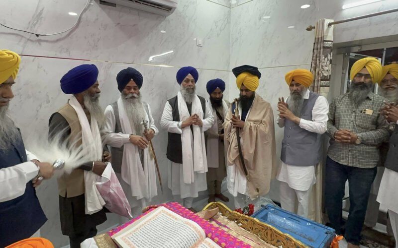 ਗਿਆਨੀ ਕੁਲਦੀਪ ਸਿੰਘ ਨੇ ਸੰਭਾਲੀ ਸੇਵਾ, ਨਿਹੰਗਾਂ ਦਾ ਵਿਰੋਧ, SGPC ਨੇ ਗਲਤ ਪ੍ਰਚਾਰ ਦੱਸਿਆ ਅਫਵਾਹ”