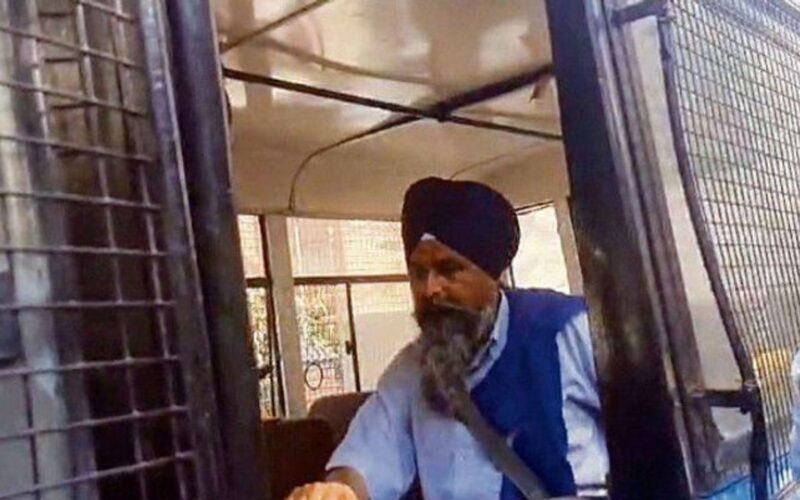BIG BREAKING : ਸੰਭੂ ਮੋਰਚੇ ‘ਤੇ ਜਾਂਦੇ ਕਿਸਾਨ ਆਗੂ ਸਰਵਨ ਸਿੰਘ ਪੰਧੇਰ ਹਿਰਾਸਤ ‘ਚ