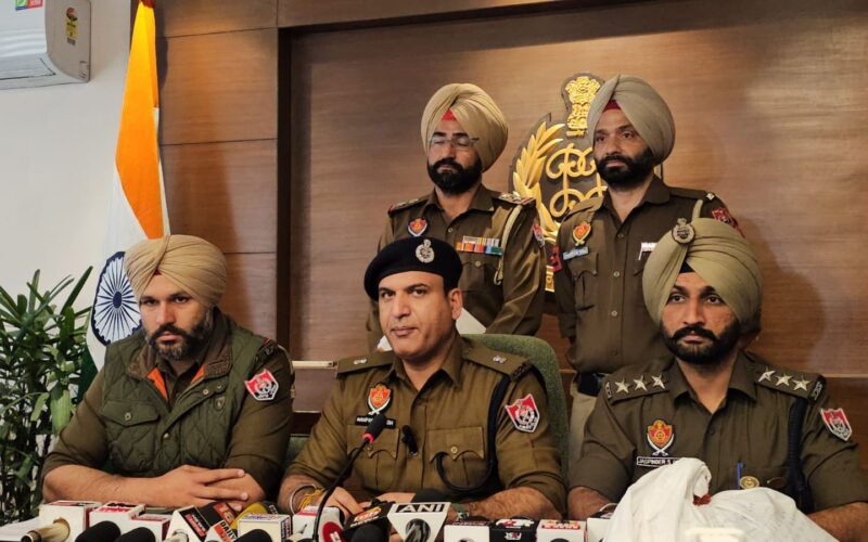 ਨਸ਼ਿਆਂ ਵਿਰੁੱਧ ਵਿੱਢੀ ਵਿਸ਼ੇਸ਼ ਮੁਹਿੰਮ ਤਹਿਤ ਮੋਹਾਲੀ ਪੁਲਿਸ ਵੱਲੋਂ ਨਸ਼ਾ ਤਸਕਰਾਂ ‘ਤੇ ਸ਼ਿਕੰਜਾ ਕੱਸਿਆ13 ਕਿਲੋ ਅਫੀਮ ਸਮੇਤ ਇੱਕ ਦੋਸ਼ੀ ਗ੍ਰਿਫਤਾਰ