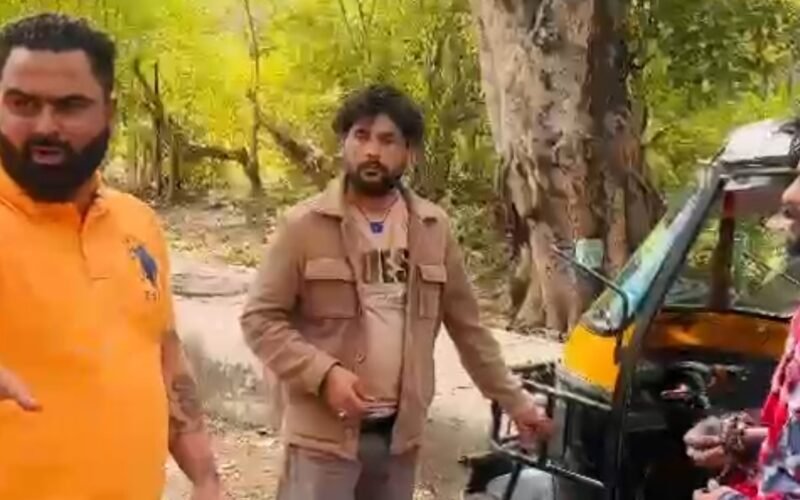 ਅੰਮ੍ਰਿਤਸਰ: ਆਟੋ ਚਾਲਕ ਨੇ ਮੁਸਾਫਿਰ ਨੂੰ ਲਗਾਇਆ ਚਿੱਟੇ ਦਾ ਟੀਕਾ, ਸਮਾਜ ਸੇਵਕ ਵਰੁਣ ਸਰੀਨ ਨੇ ਕੀਤਾ ਪਰਦਾਫਾਸ਼