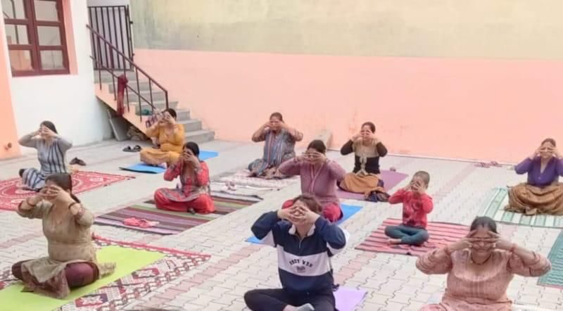 ਪੰਜਾਬ ‘ਚ ‘ਸੀਐਮ ਦੀ ਯੋਗਸ਼ਾਲਾ’ ਨੂੰ ਮਿਲ ਰਿਹਾ ਭਰਵਾਂ ਹੁੰਗਾਰਾ, ਨਵਾਂ ਗਾਉਂ ‘ਚ 6 ਰੋਜ਼ਾਨਾ ਸੈਸ਼ਨ