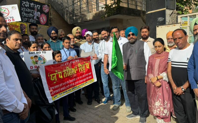 ਡੇਰਾਬੱਸੀ ‘ਚ “ਯੁੱਧ ਨਸ਼ਿਆਂ ਵਿਰੁੱਧ” ਜਾਗਰੂਕਤਾ ਰੈਲੀ, ਵਿਧਾਇਕ ਕੁਲਜੀਤ ਸਿੰਘ ਰੰਧਾਵਾ ਨੇ ਦਿੱਤਾ ਨਸ਼ਾ ਵਪਾਰੀਆਂ ਨੂੰ ਚਿਤਾਵਨੀ