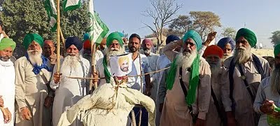 ਖਨੌਰੀ ਤੇ ਸ਼ੰਭੂ ਬਾਰਡਰਾਂ ‘ਤੇ ਕਿਸਾਨ ਮੋਰਚੇ ਜਬਰੀ ਚੁੱਕਣ ਖ਼ਿਲਾਫ਼ ਰੋਸ਼, ਸਰਕਾਰ ਦੀਆਂ ਅਰਥੀਆਂ ਸਾੜੀਆਂ