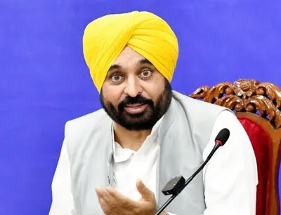 CM ਭਗਵੰਤ ਮਾਨ ਵੱਲੋਂ ਜਨਰਲ ਅਫਸਰ ਕਮਾਂਡਿੰਗ ਇਨ ਚੀਫ ਮਨੋਜ ਕੁਮਾਰ ਦਾ ਸਨਮਾਨ