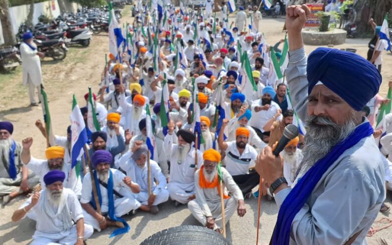 ਸਵਾਲ ਕਰਨ ਪਹੁੰਚੇ ਕਿਸਾਨ ਮਜ਼ਦੂਰ ਪਰ ਪ੍ਰੋਗਰਾਮ ਵਿੱਚ ਨਹੀਂ ਪਹੁੰਚੇ ਮੁੱਖ ਮੰਤਰੀ ਭਗਵੰਤ ਮਾਨ, ਸਿੱਖਿਆ ਮੰਤਰੀ ਵੀ ਭੱਜੇ ਸਵਾਲਾਂ ਤੋਂ!