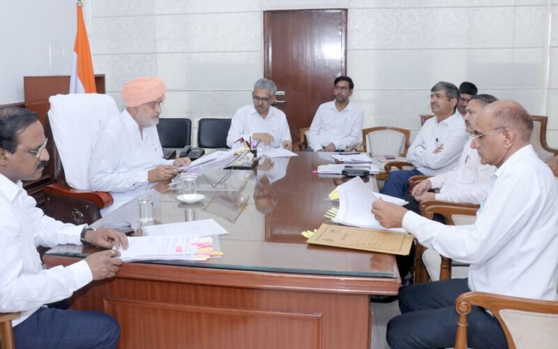 ਸ਼ਿਆਮ ਰਾਣਾ ਨੇ ਮੱਛੀ ਪਾਲਣ ਤੇ ਚਿੱਟੇ ਦਿਆਰ ਦੇ ਦਰੱਖਤ ਲਗਾ ਕੇ ਬੀਨ ਵਾਲੀ ਜ਼ਮੀਨ ਨੂੰ ਉਪਜਾਊ ਬਣਾਉਣ ਦੀ ਯੋਜਨਾ ‘ਤੇ ਦਿੱਤਾ ਜ਼ੋਰ