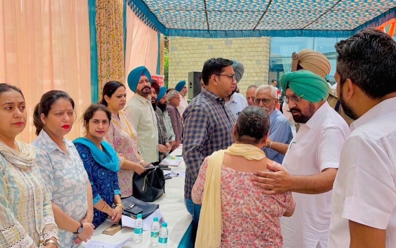 “ਆਪ ਦੀ ਸਰਕਾਰ ਆਪ ਦੇ ਦੁਆਰ” ਮੁਹਿੰਮ ਤਹਿਤ ਡੇਰਾਬੱਸੀ ਹਲਕੇ ਵਿੱਚ 265 ਕੈਂਪ, ਹਜ਼ਾਰਾਂ ਲੋਕ ਹੋਏ ਲਾਭਵੰਤ