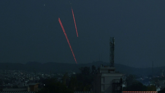 ਪਾਕਿਸਤਾਨ ਦੀ ਨਾਪਾਕ ਹਰਕਤਾਂ ਜਾਰੀ: ਯੁੱਧਵਿਰਾਮ ਦੀ ਉਲੰਘਣਾ, ਪੰਜਾਬ ਦੇ ਕਈ ਸ਼ਹਿਰਾਂ ਵਿੱਚ ਬਲੈਕਆਉਟ, ਬਠਿੰਡਾ ‘ਤੇ ਰੈੱਡ ਅਲਰਟ