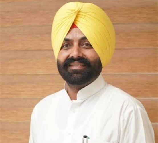 ਸਰਕਾਰੀ ਬੱਸਾਂ ‘ਚ ਸੁਧਾਰ ਲਈ ਵੱਡਾ ਕਦਮ, ਲਾਲਜੀਤ ਸਿੰਘ ਭੁੱਲਰ ਨੇ ਰੋਡਵੇਜ਼ ਤੇ PRTC ਅਧਿਕਾਰੀਆਂ ਨੂੰ ਦਿੱਤੇ ਸਖ਼ਤ ਹੁਕਮ