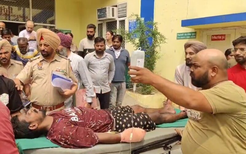 ਮੰਡੀ ਗੋਬਿੰਦਗੜ੍ਹ ‘ਚ ਨਿਹੰਗ ਪਹਿਰਾਵੇ ਵਾਲੇ ਨੌਜਵਾਨ ਵੱਲੋਂ ਦੋਵੇਂ ਹੱਥ ਵੱਢੇ ਜਾਣ ਦੀ ਘਟਨਾ, ਇਲਾਕੇ ‘ਚ ਦਹਿਸ਼ਤ ਦਾ ਮਾਹੌਲ