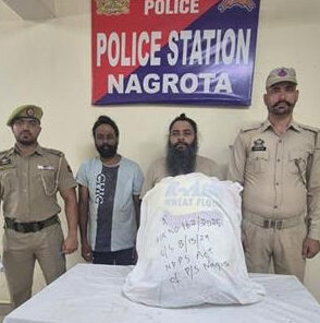 ਨਸ਼ੀਲੇ ਪਦਾਰਥਾਂ ਸਣੇ ਜੰਮੂ ‘ਚ ਫੜੇ ਗਏ ਦੋ ਪੰਜਾਬੀ ! ਟਰੱਕ ‘ਚ ਲੁਕਾ ਕੇ ਕਰਦੇ ਸਨ ਤਸਕਰੀ