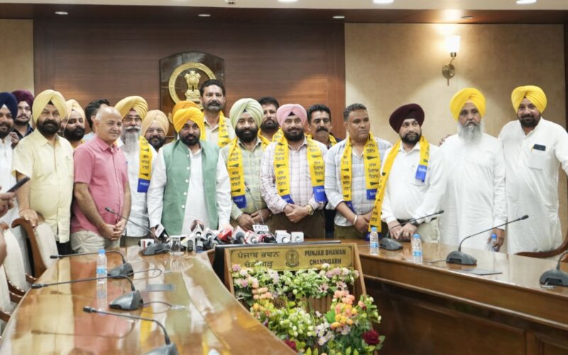 ਸਾਬਕਾ ਅਕਾਲੀ ਵਿਧਾਇਕ ਹਰਮੀਤ ਸਿੰਘ ਸੰਧੂ ‘ਆਪ’ ‘ਚ ਸ਼ਾਮਲ, ਪੰਜਾਬ ਦੀ ਸਿਆਸਤ ‘ਚ ਨਵਾਂ ਮੋੜ