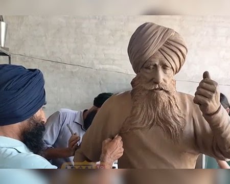 ਮੂਰਤੀਕਾਰ ਨੇ ਹੂ-ਬ-ਹੂ ਬਣਾਇਆ ਫੌਜਾ ਸਿੰਘ ਦਾ ਬੁੱਤ