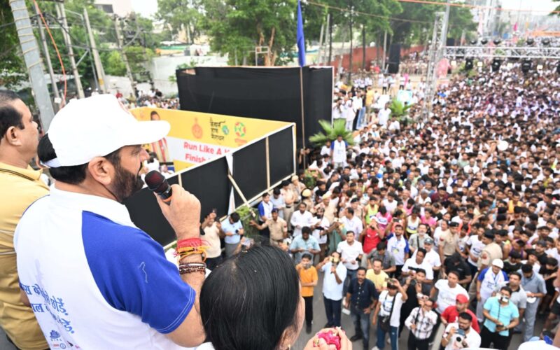 मुख्यमंत्री ने हाफ मैराथन में दौड़ लगाकर युवाओं को नशे से दूर रहने के लिए किया प्रेरित