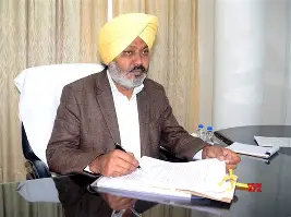 [ਲਾਈਵ] ਕੈਬਨਿਟ ਮੰਤਰੀ ਹਰਪਾਲ ਸਿੰਘ ਚੀਮਾ ਵੱਲੋਂ ਕੈਬਨਿਟ ਮੀਟਿੰਗ ਦੇ ਅਹਮ ਫੈਸਲਿਆਂ ਦੀ ਮੀਡੀਆ ਨੂੰ ਵਿਸਥਾਰ ਨਾਲ ਜਾਣਕਾਰੀ