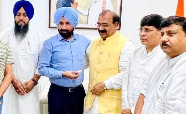 ਭਾਜਪਾ ਪੰਜਾਬ ਦੇ ਨਵ-ਨਿਯੁਕਤ ਕਾਰਜਕਾਰੀ ਪ੍ਰਧਾਨ ਅਸ਼ਵਨੀ ਕੁਮਾਰ ਸ਼ਰਮਾ ਨੇ MP ਸਤਨਾਮ ਸੰਧੂ ਨਾਲ ਕੀਤੀ ਮੁਲਾਕਾਤ