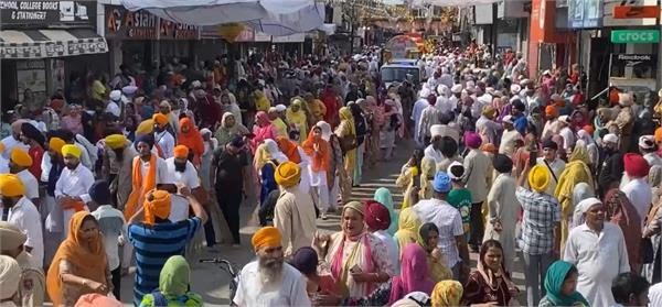 ਸ੍ਰੀ ਗੁਰੂ ਨਾਨਕ ਦੇਵ ਜੀ ਦੇ ਵਿਆਹ ਪੁਰਬ ਨੂੰ ਲੈ ਕੇ ਬਟਾਲਾ ‘ਚ ਲੱਗੀਆਂ ਰੌਣਕਾਂ