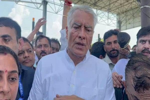 ਪੁਲਸ ਨੇ ਸੁਨੀਲ ਜਾਖੜ ਨੂੰ ਹਿਰਾਸਤ ‘ਚ ਲਿਆ, ਜਾਣੋ ਕੀ ਹੈ ਪੂਰਾ ਮਾਮਲਾ