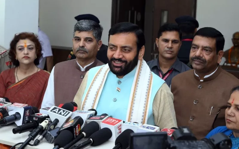 सीईटी परीक्षा में बेहतरीन ड्यूटी निभाने पर पांच कर्मचारी सम्मानित