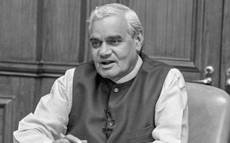 ਸਾਬਕਾ ਪ੍ਰਧਾਨ ਮੰਤਰੀ ਅਟਲ ਬਿਹਾਰੀ ਵਾਜਪਾਈ ਨੂੰ ਉਨ੍ਹਾਂ ਦੀ ਬਰਸੀ ‘ਤੇ ਰਾਸ਼ਟਰ ਨੇ ਸ਼ਰਧਾਂਜਲੀ ਕੀਤੀ ਭੇਟ