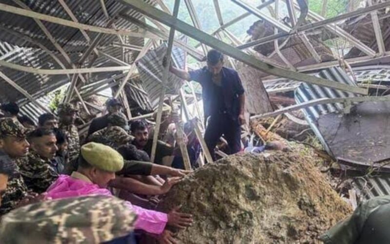 ਜੰਮੂ-ਕਸ਼ਮੀਰ ‘ਚ ਭਾਰੀ ਜ਼ਮੀਨ ਖਿਸਕਣ, ਵੈਸ਼ਨੋ ਦੇਵੀ ਯਾਤਰਾ ਦੇ ਰਸਤੇ ‘ਤੇ 30 ਸ਼ਰਧਾਲੂਆਂ ਦੀ ਮੌਤ