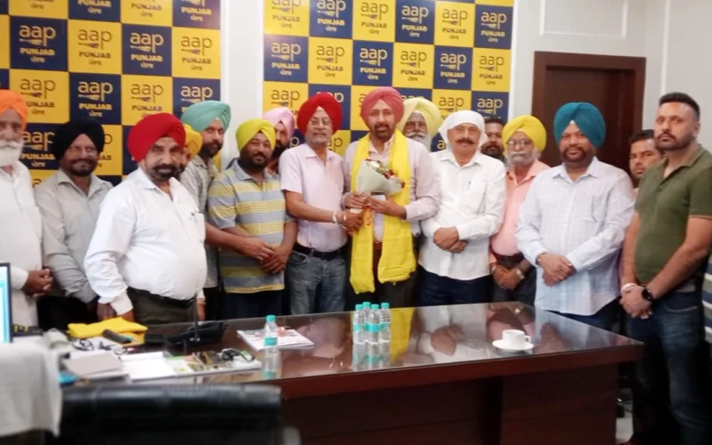 ਚੇਅਰਮੇਨ ਬਲਜਿੰਦਰ ਢਿੱਲੋ ਦਾ ਅਮਰੀਕ ਸਿੰਘ ਬੰਗੜ ਵੱਲੋ ਕੀਤਾ ਸਨਮਾਨ