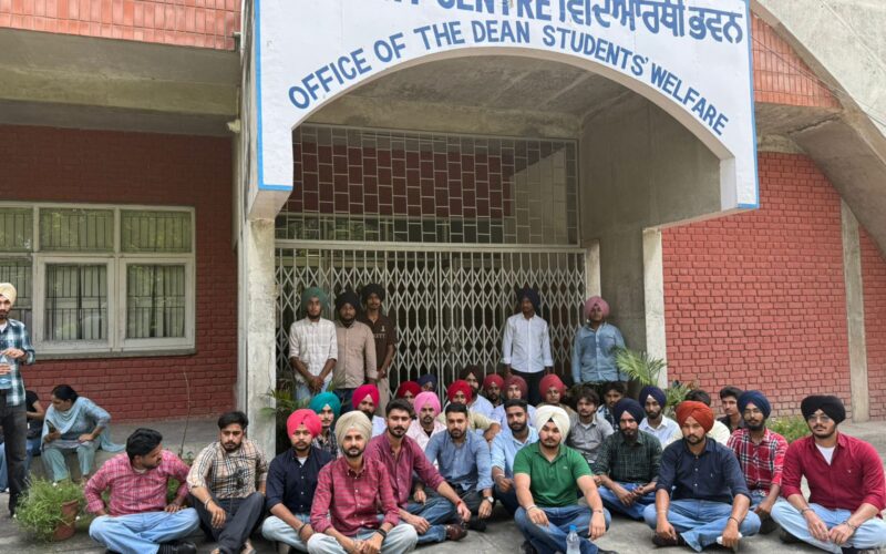 GNDU – ਵਿਦਿਆਰਥੀ ਜਥੇਬੰਦੀ ਸੱਥ ਵੱਲੋਂ ਡੀਨ ਵਿਦਿਆਰਥੀ ਭਲਾਈ ਦਫਤਰ ਦਾ ਘਿਰਾਓ!