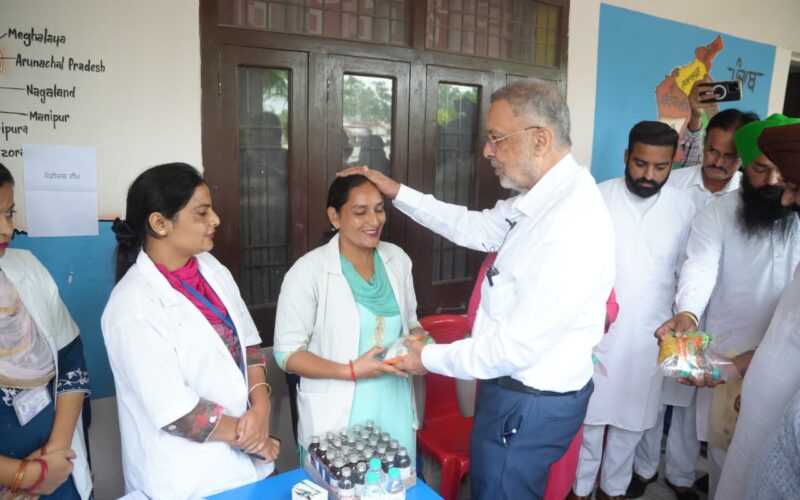 ਸਿਹਤ ਮੰਤਰੀ ਡਾ. ਬਲਬੀਰ ਸਿੰਘ ਵੱਲੋਂ ਜ਼ਿਲ੍ਹਾ ਗੁਰਦਾਸਪੁਰ ਦੇ ਹੜ੍ਹ ਪ੍ਰਭਾਵਿਤ ਇਲਾਕਿਆਂ ਦਾ ਦੌਰਾ