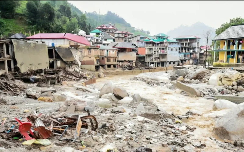 ਵੱਡੀ ਖ਼ਬਰ – ਹਿਮਾਚਲ ‘ਚ ਮਾਨਸੂਨ ਦਾ ਕਹਿਰ: ਬਿਆਸ ਦਰਿਆ ਚੜ੍ਹਿਆ ਉਫਾਨ ‘ਤੇ, ਮਨਾਲੀ-ਮੰਡੀ ਹਾਈਵੇ ਬੰਦ