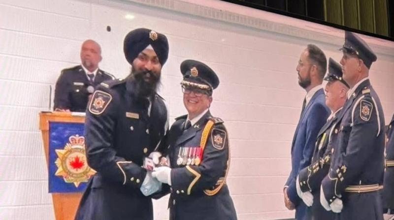 ਅੰਮ੍ਰਿਤਧਾਰੀ ਅਰਸ਼ਦੀਪ ਸਿੰਘ ਕੈਨੇਡਾ ਪੁਲਿਸ ਵਿਚ ਹੋਇਆ ਭਰਤੀ