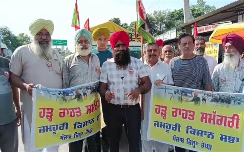 ਹੜ੍ਹ ਪੀੜਤਾਂ ਦੀ ਮਦਦ ਲਈ ਸੰਯੁਕਤ ਕਿਸਾਨ ਮੋਰਚੇ ਦਾ ਇਕ ਹੋਰ ਵੱਡਾ ਕਦਮ, ਅਜਨਾਲਾ ਵਿਖੇ ਭੇਜੀ ਗਈ ਪਸ਼ੂਆਂ ਲਈ ਫੀਡ ਦੀ ਸੇਵਾ