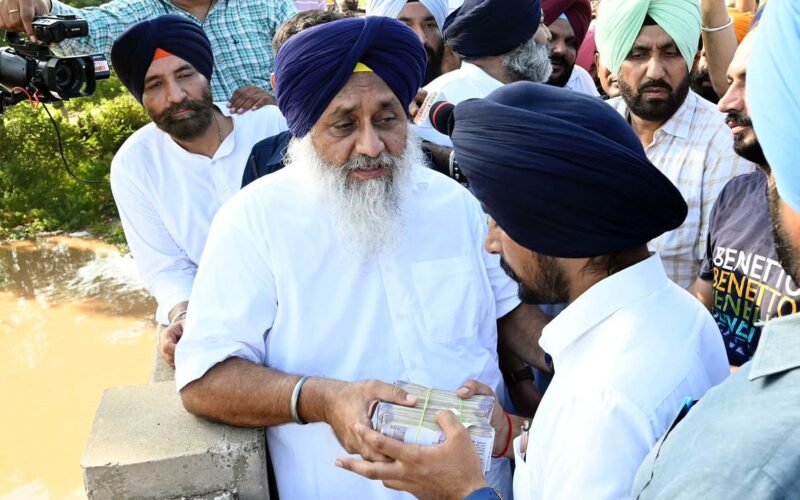 ਸੁਖਬੀਰ ਸਿੰਘ ਬਾਦਲ ਨੇ 1 ਲੱਖ ਨਕਦ ਤੇ 3 ਹਜ਼ਾਰ ਲੀਟਰ ਡੀਜ਼ਲ ਦੇਣ ਦਾ ਕੀਤਾ ਐਲਾਨ, ਧੈਂਗੜਪੁਰ ਵਿਖੇ ਚਲ ਰਹੇ ਬਚਾਅ ਕਾਰਜਾਂ ਤਹਿਤ ਕੀਤੀ ਮਦਦ