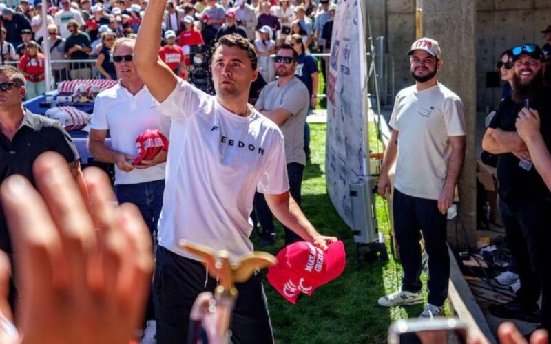 ਰਾਸ਼ਟਰਪਤੀ ਟਰੰਪ ਦੇ ਦੋਸਤ ਚਾਰਲੀ ਦਾ ਦਿਨ-ਦਿਹਾੜੇ ਕਤਲ, ਰੈਲੀ ਦੌਰਾਨ ਮਾਰੀ ਗਈ ਗੋਲੀ, ਅੱਧੇ ਝੁਕੇ ਅਮਰੀਕਾ ਦੇ ਝੰਡੇ