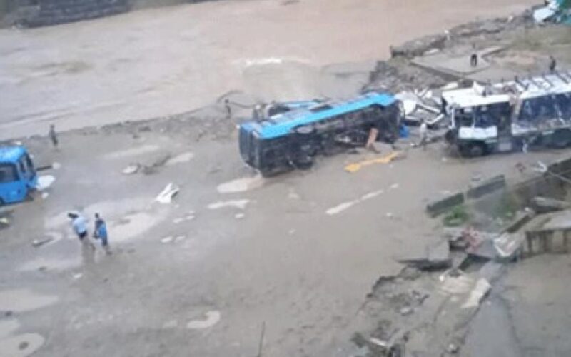 ਮੰਡੀ ਜ਼ਿਲ੍ਹੇ ਦੇ ਧਰਮਪੁਰ ‘ਚ ਭਾਰੀ ਮੀਂਹ ਨੇ ਮਚਾਈ ਤਬਾਹੀ , ਇੱਕ ਟੈਂਪੂ ਟਰੈਵਲ ਡਰਾਈਵਰ ਸਮੇਤ 2 ਲੋਕ ਲਾਪਤਾ