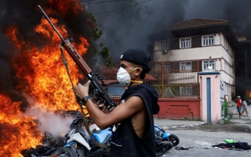 ਨੇਪਾਲ ‘ਚ ਹਫੜਾ-ਦਫੜੀ: ਸੰਸਦ ਭਵਨ ਨੂੰ ਅੱਗ ਲੱਗੀ, ਪ੍ਰਧਾਨ ਮੰਤਰੀ ਓਲੀ ਨੇ ਦਿੱਤਾ ਅਸਤੀਫਾ, ਫੌਜ ਨੇ ਸੰਭਾਲੀ ਕਮਾਨ