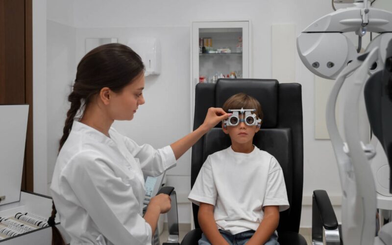 ਨੌਜਵਾਨਾਂ ‘ਚ ਅੱਖਾਂ ਦੀਆਂ ਬਿਮਾਰੀਆਂ ਦੇ ਵਧਦੇ ਖ਼ਤਰੇ, ਮਾਹਿਰਾਂ ਨੇ ਦਿੱਤੀ ਚੇਤਾਵਨੀ