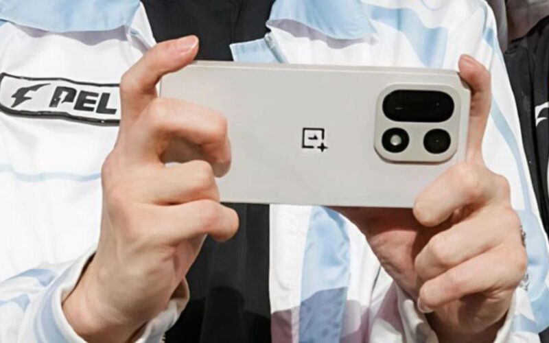 OnePlus 15 ਲਾਂਚ: ਸਨੈਪਡ੍ਰੈਗਨ 8 ਦੁਆਰਾ ਸੰਚਾਲਿਤ ਨਵਾਂ ਫਲੈਗਸ਼ਿਪ ਫੋਨ Elite Gen 5 ਦਾ ਕੀਤਾ ਉਦਘਾਟਨ