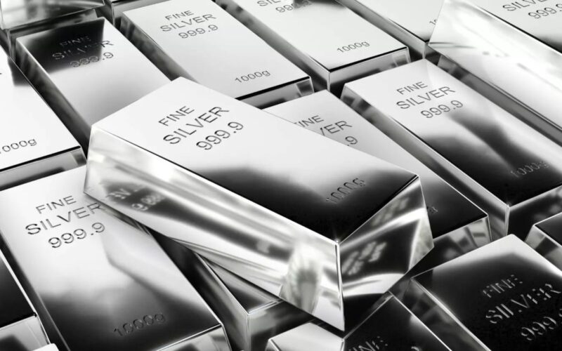 ਚਾਂਦੀ ਨੇ 2025 ‘ਚ ਸੋਨੇ ਨੂੰ ਪਛਾੜਿਆ, ਨਿਵੇਸ਼ਕਾਂ ਦੀ ਨਜ਼ਰ ਰਿਕਾਰਡ 53% ਦੇ ਵਾਧੇ ‘ਤੇ