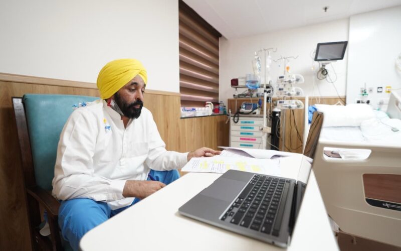 ਮੁੱਖ ਮੰਤਰੀ ਭਗਵੰਤ ਮਾਨ ਹਸਪਤਾਲ ਤੋਂ ਕਰ ਰਹੇ ਕੈਬਨਿਟ ਮੀਟਿੰਗ ਦੀ ਅਗਵਾਈ, ਹੜ੍ਹਾਂ ਦਾ ਲੈ ਰਹੇ ਜਾਇਜ਼ਾ