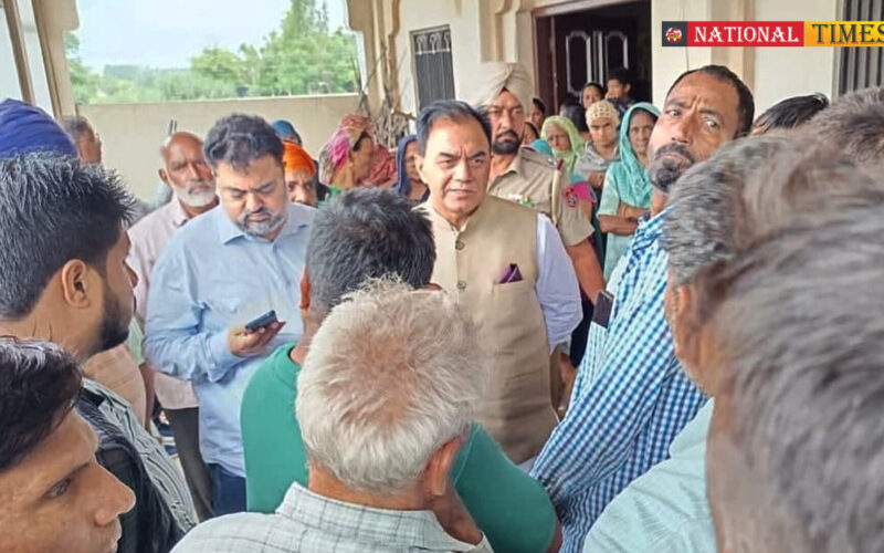 ਡਾ. ਰਾਜ ਕੁਮਾਰ ਚੱਬੇਵਾਲ ਹੜ੍ਹ ਪ੍ਰਭਾਵਿਤ ਇਲਾਕਿਆਂ ਵਿੱਚ ਸਰਗਰਮ, ਜਮੀਨੀ ਪੱਧਰ ਤੇ ਉੱਤਰ ਕੇ ਲੋਕਾਂ ਦੀ ਕਰ ਰਹੇ ਸੇਵਾ!