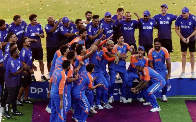 ਏਸ਼ੀਆ ਕੱਪ ਜਿੱਤਣ ਤੋਂ ਬਾਅਦ ਭਾਰਤੀ ਟੀਮ ਨੂੰ ਟਰਾਫੀ ਤੋਂ ਬਿਨਾਂ ਜਸ਼ਨ ਮਨਾਉਣ ਦਾ ਵਿਚਾਰ ਕਿਸਦਾ ਸੀ ਵਿਚਾਰ, ਵਰੁਣ ਚੱਕਰਵਰਤੀ ਨੇ ਕੀਤਾ ਖੁਲਾਸਾ