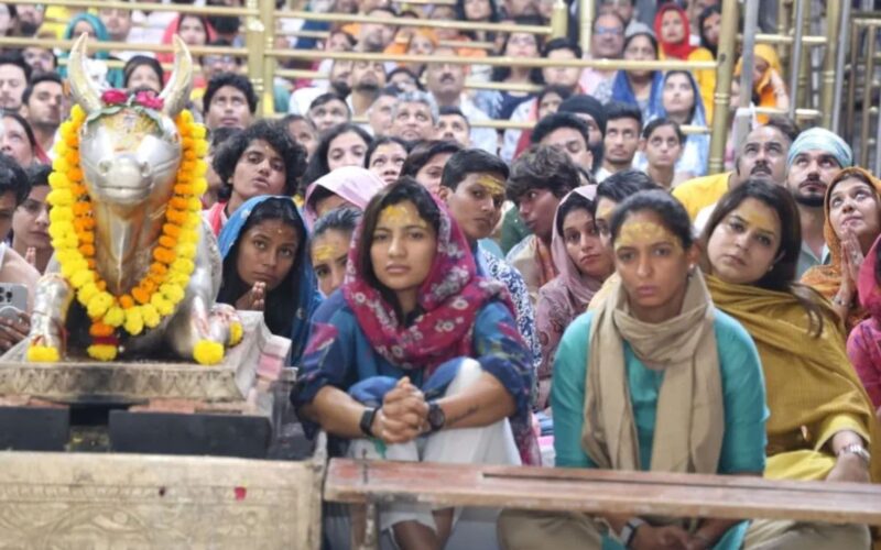ਭਾਰਤੀ ਮਹਿਲਾ ਕ੍ਰਿਕਟ ਟੀਮ ਨੇ ਮਹਾਕਾਲ ਦੇ ਦਰਬਾਰ ‘ਚ ਵਿਸ਼ਵ ਕੱਪ ਜਿੱਤ ਲਈ ਕੀਤੀ ਅਰਦਾਸ, ਵੀਡੀਓ ਸੋਸ਼ਲ ਮੀਡੀਆ ‘ਤੇ ਵਾਇਰਲ