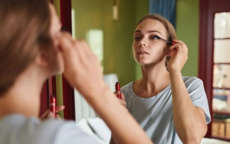 ਰੋਜ਼ਾਨਾ ਅੱਖਾਂ ਦਾ ਮੇਕਅੱਪ ਅੱਖਾਂ ਲਈ ਨੁਕਸਾਨਦੇਹ!, ਜਾਣੋ ਮਾਹਿਰ ਕੀ ਕਹਿੰਦੇ ਹਨ